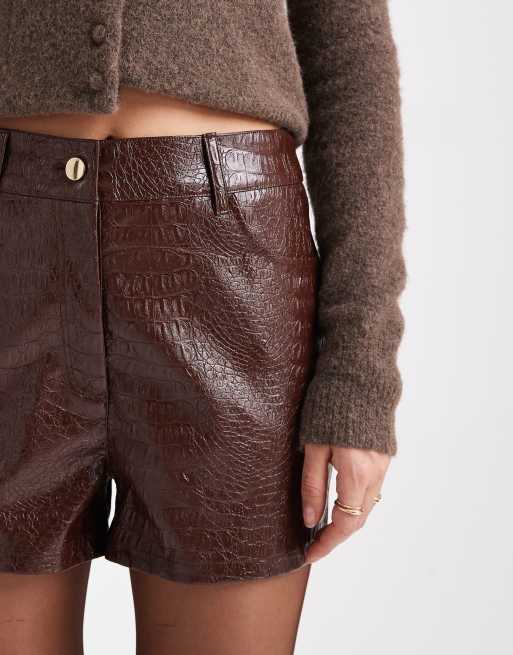 Miss Selfridge - Booty-shorts i imiteret læder med krokodillelook, 5 af 5