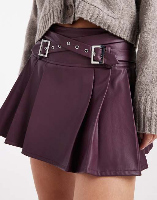 Miss Selfridge - Bordeaux kilt med spænde og plisseringer i imiteret læder, 2 af 5