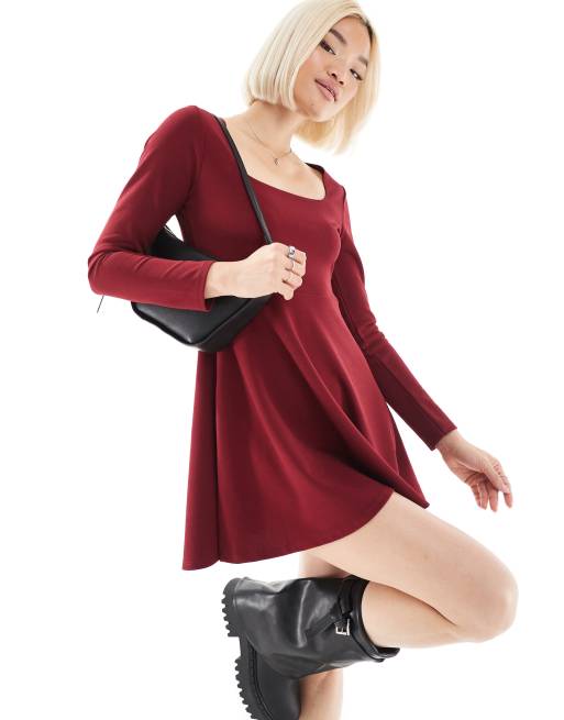 Miss Selfridge - Bordeaux minikjole med firkantet hals i scuba-materiale