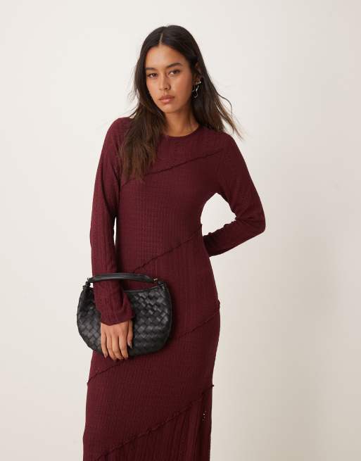 Miss Selfridge – Bordowa sukienka z długimi rękawami z materiału o różnych fakturach