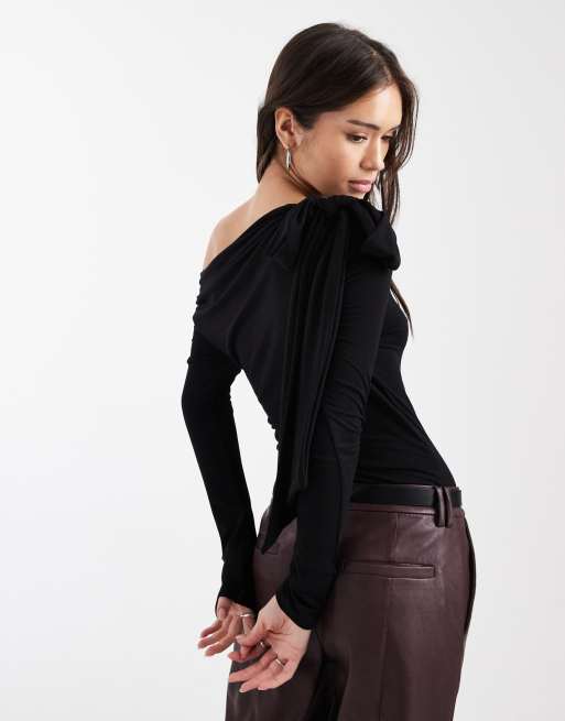 Miss Selfridge bow detail off the shoulder bodysuit in black, 3 of 4