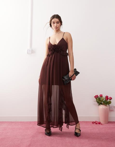 Miss Selfridge – Brązowa szyfonowa sukienka maxi z gorsetem na cienkich ramiączkach - view 1