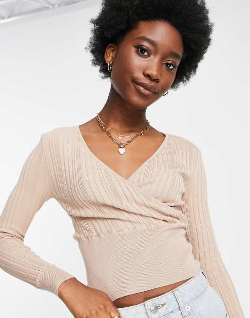 Miss Selfridge - Breed geribbelde gebreide trui met diepe overslag in camel, 2 van 4