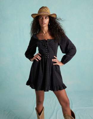 Miss Selfridge - Broderet korset-minikjole i sort syrevask - view 1
