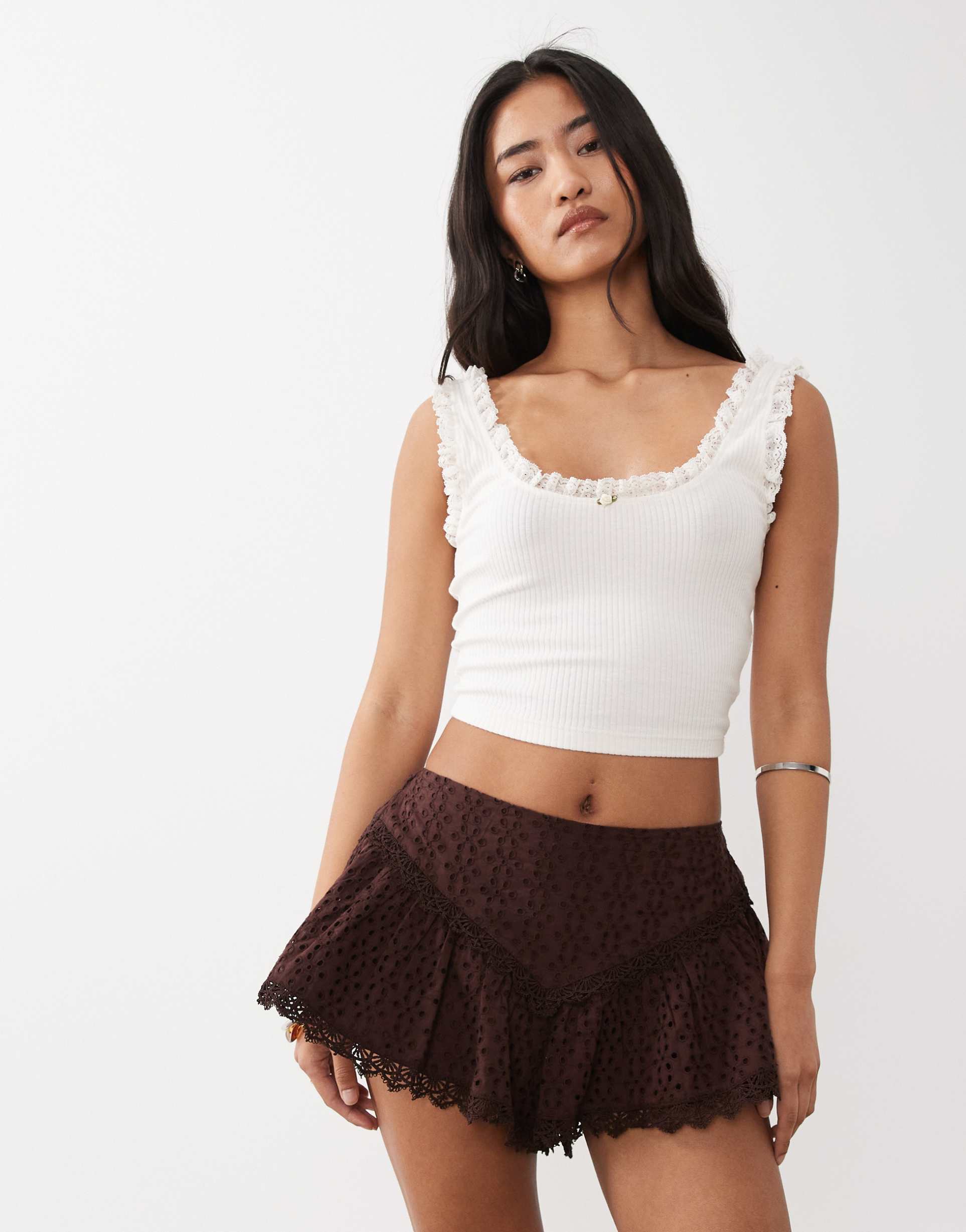 miss selfridge broderie shorts in chocolate