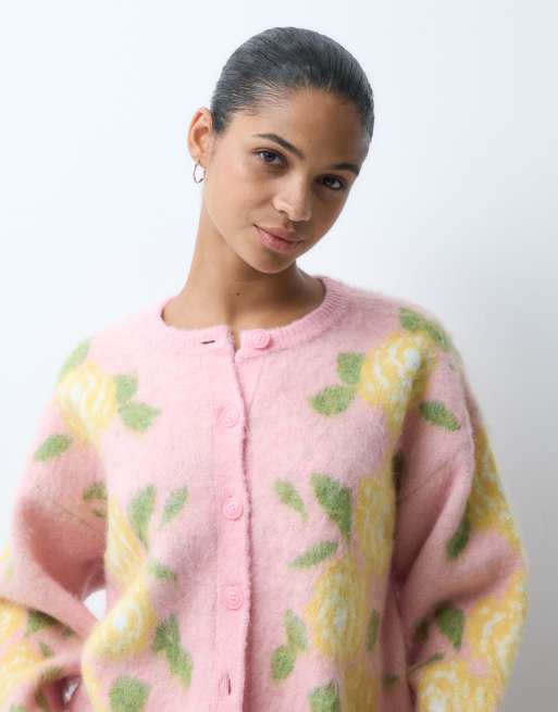 Miss Selfridge børstet blomstret cardigan med rund hals i lyserød, 3 af 4