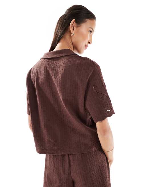 Miss Selfridge – Brun, broderad crop top med kontrastfärgade sömmar, del av set, 2 av 4