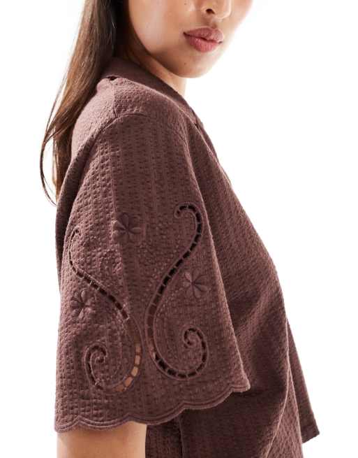 Miss Selfridge – Brun, broderad crop top med kontrastfärgade sömmar, del av set, 3 av 4
