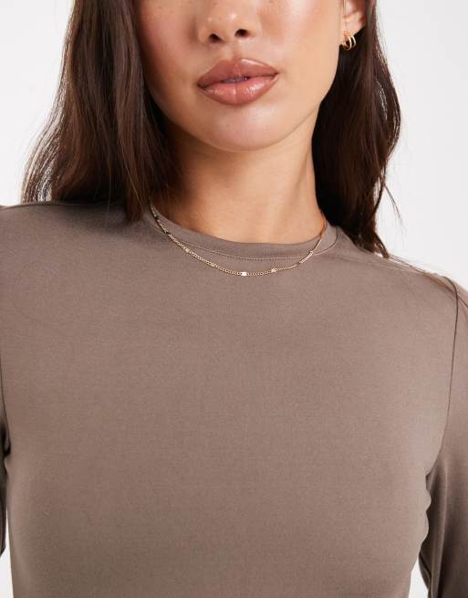 Miss Selfridge – Brungrå, skulpterande t-shirt med långa ärmar, 3 av 4