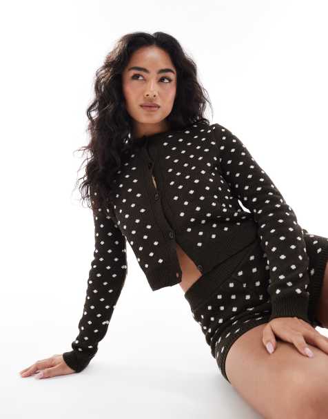 Miss Selfridge – Brunprickig, stickad kofta med krympt design - view 1