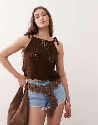 Miss Selfridge – Brunt, virkat, asymmetriskt linne i bohostil - view 1