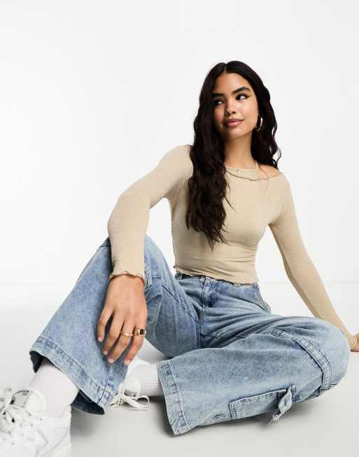 Miss Selfridge – Camelowy teksturowany top 2 w 1 z dekoltem bardot, długimi rękawami i ramiączkami