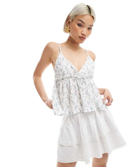 Miss Selfridge - Cami-top met gestrikt detail en peplum in fijne bloemenprint