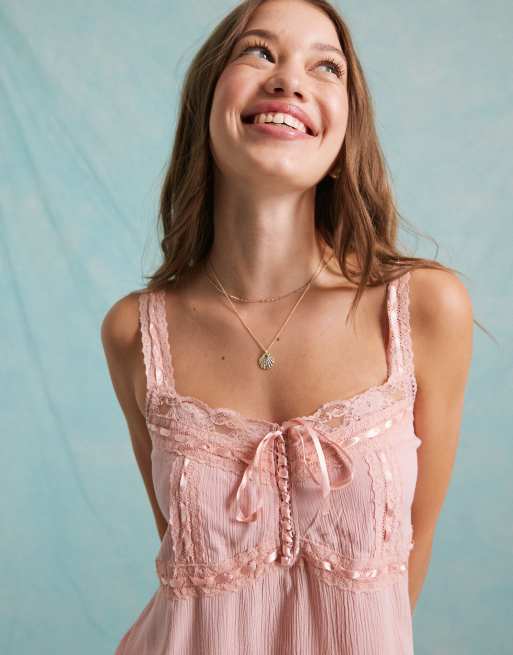 Miss Selfridge - Cami-top met kanten inzetstuk in roze met wassing