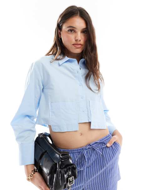 Miss Selfridge - Camicia corta blu in popeline con tasche scese - view 1