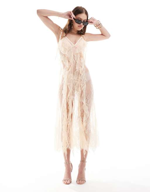 Miss Selfridge – Camisole-Maxikleid aus durchscheinender Spitze in Cremeweiß mit Rüschen