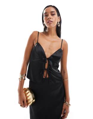 Miss Selfridge - Camisole-Oberteil aus Satin in Schwarz mit Bindedetail vorne-Rosa