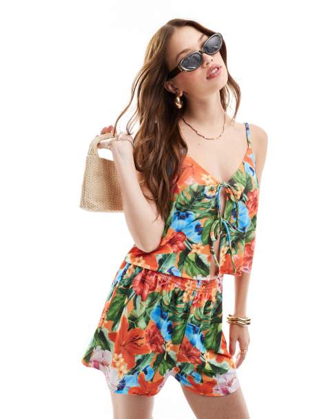 Miss Selfridge – Camisole-Oberteil mit tropischem Muster und Bindeband vorn - view 1