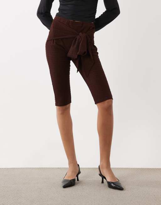 Miss Selfridge capri avec détail noué portefeuille en marron chocolat, 2 de 5