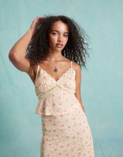 Miss Selfridge - Caraco d'ensemble style western en satin avec empiècement en dentelle et imprimé à petites fleurs - view 1