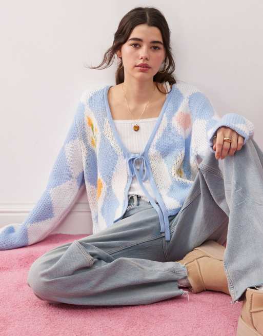 Miss Selfridge - Cardigan allacciato sul davanti con motivo a fiori
