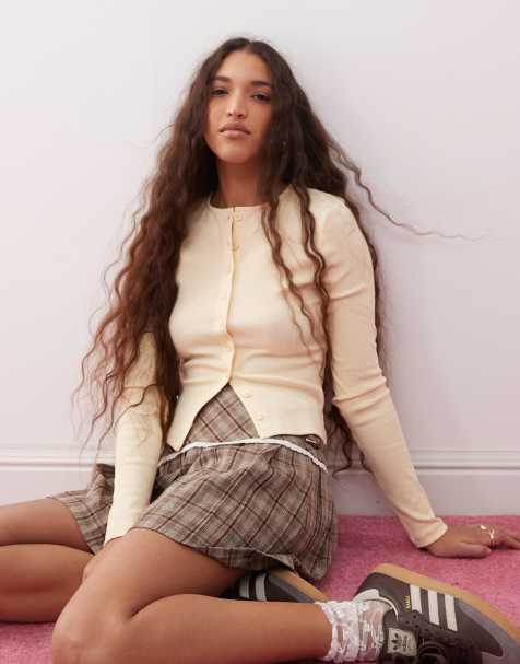 Miss Selfridge - Cardigan girocollo a coste con bottoni giallo latticello - view 1