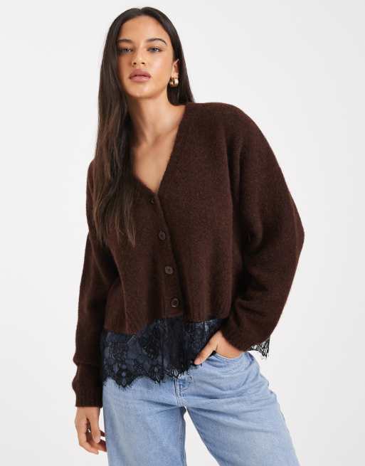 Miss Selfridge - Cardigan in maglia color cioccolato con bordi in pizzo