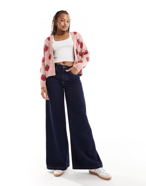 Miss Selfridge - Cardigan in maglia rosa tenue con fragole, 3 di 4