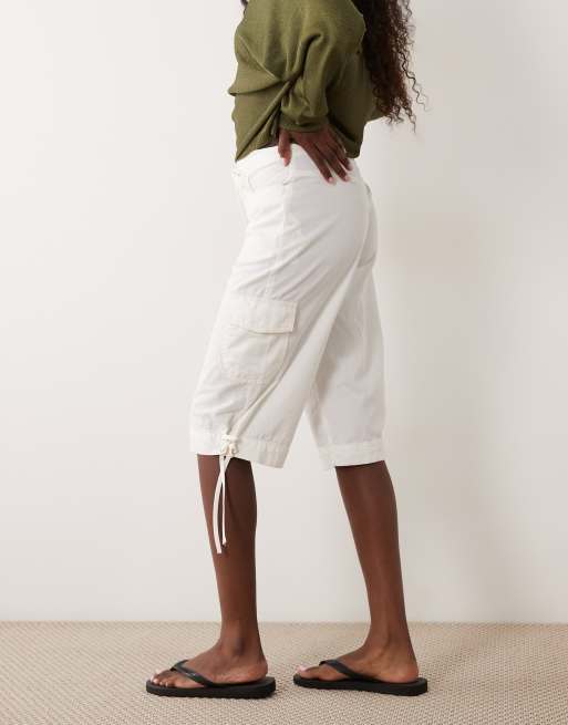 Miss Selfridge cargo capris in cream, 2 of 5