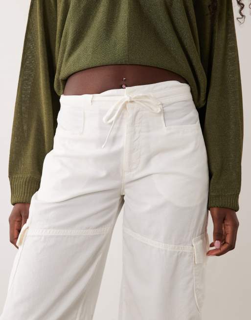 Miss Selfridge cargo capris in cream, 3 of 5