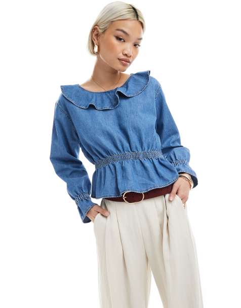 Miss Selfridge – Chambray-Schößchenoberteil in mittlerer Waschung mit Rüschen - view 1