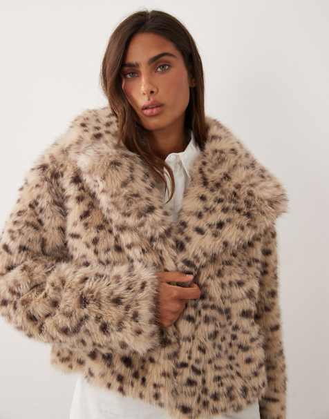 Miss Selfridge - chaqueta corta de piel sintética con estampado animal - view 1