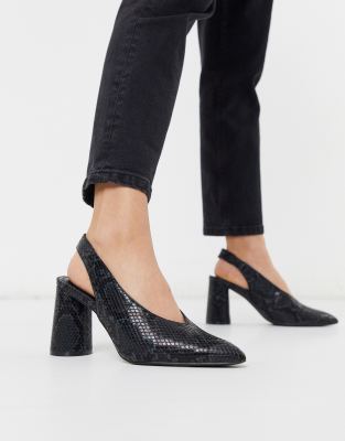 chaussure à talon noir avec bride