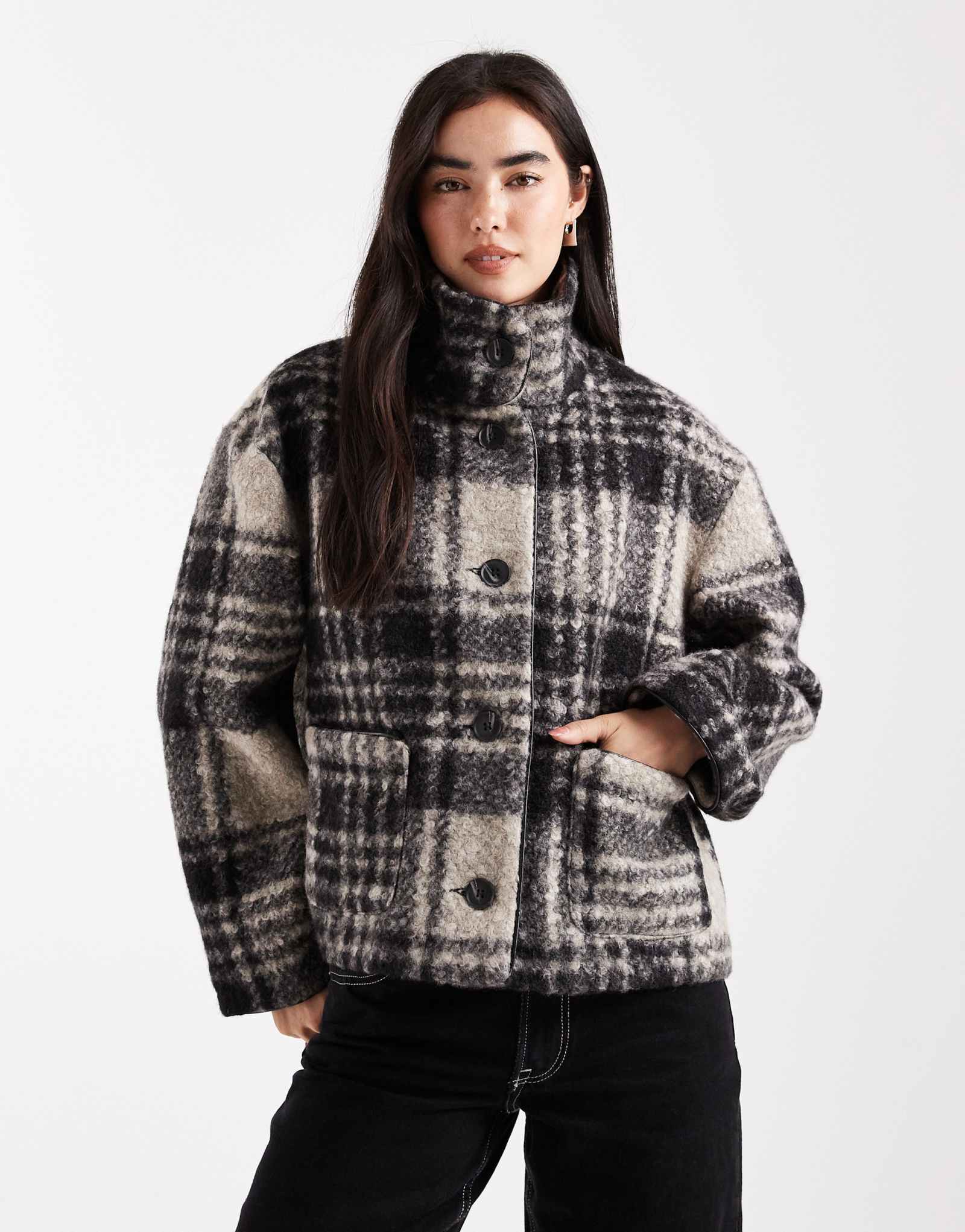 Укороченный жакет в клетку Miss Selfridge в монохромном стиле