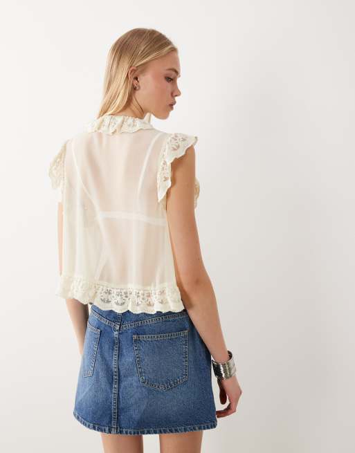 Miss Selfridge – Chiffon-Bluse in Ecru mit geschnürter Vorderseite und Spitzenborte, 4 von 4
