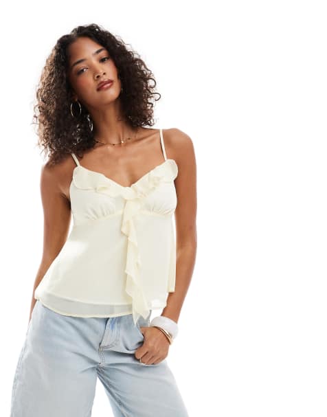 Miss Selfridge – Chiffon-Camisole in Buttermilchgelb mit Rüschen - view 1