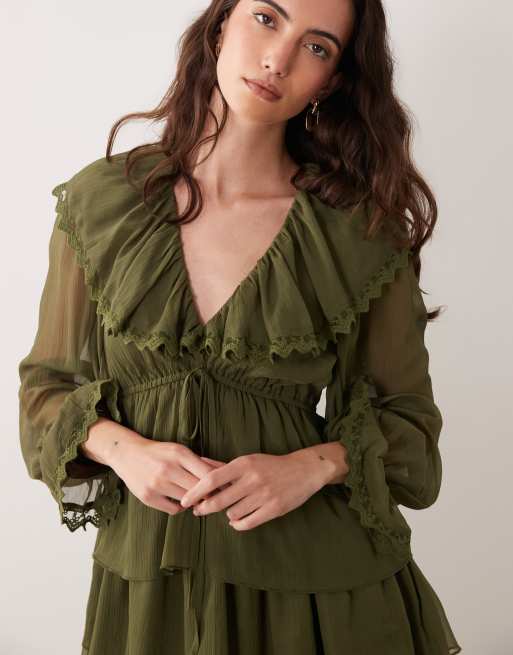 Miss Selfridge Chiffon-Kleid mit Rüschen und Bindung vorn in Oliv, 4 von 4