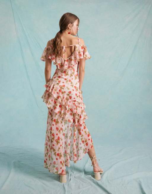 Miss Selfridge – Chiffon-Maxikleid im Bardot-Stil mit Erdbeer-Blumenmuster und asymmetrischem Saum, 2 von 4