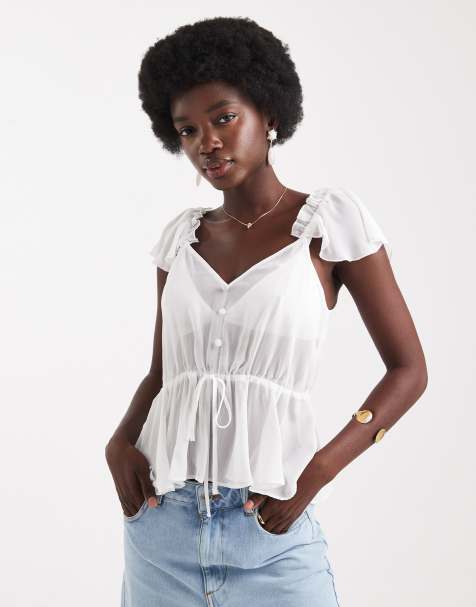 Miss Selfridge – Chiffon-Oberteil in Elfenbeinweiß mit Rüschen und durchgehender Knopfleiste - view 1