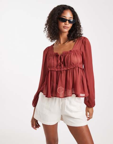 Miss Selfridge – Chiffonbluse in Rot mit geraffter Brustpartie - view 1