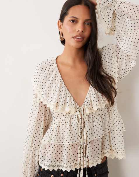 Miss Selfridge chiffonbluse med flæser, bindebånd foran og polkaprikket print - view 1