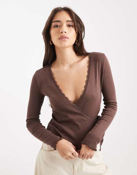 Miss Selfridge – Chokladbrun, pointellestickad topp med omlottdesign - view 1