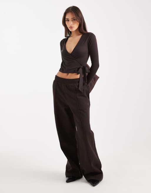 Miss Selfridge – Chokladbrun, skulpterande topp med omlottdesign, 2 av 4