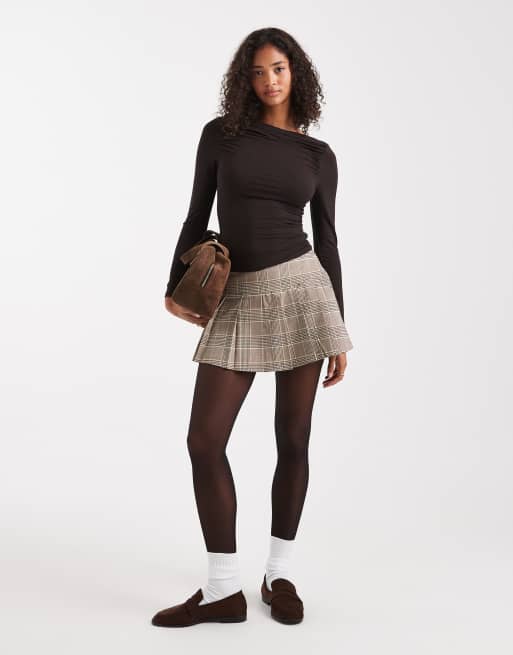 Miss Selfridge – Chokladbrun topp med rak halsringning och rysch, 3 av 4