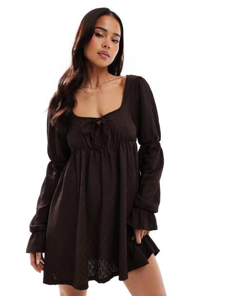Miss Selfridge - Chokoladebrun milkmaid-kjole med smock-snit og lange ærmer - view 1
