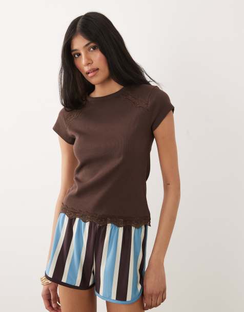 Miss Selfridge - Chokoladebrun ribbet T-shirt med blondedetaljer - view 1