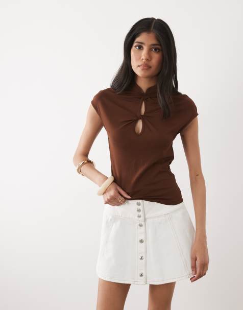 Miss Selfridge - Chokoladebrun top med knudedetalje og kinakrave - view 1