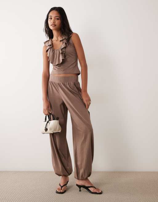 Miss Selfridge co-ord con pantaloni balloon color tan