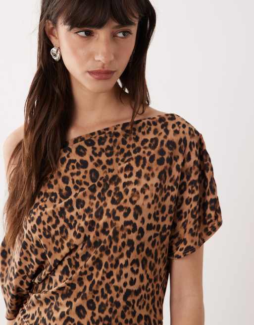 Miss Selfridge - Combishort à épaules dénudées et imprimé léopard, 3 de 4
