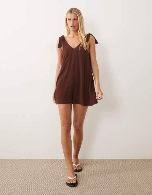 Miss Selfridge - Combishort aspect lin à épaules nouées - Chocolat, 4 de 4